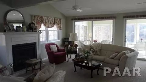 15252 E Kenabeck Trl, Cuba, IL 61427 photo 4