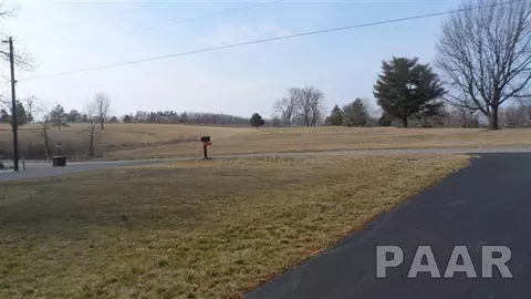 15252 E Kenabeck Trl, Cuba, IL 61427 photo 2