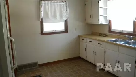 412 E 7th St, Delavan, IL 61734 photo 15