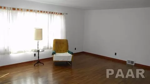 412 E 7th St, Delavan, IL 61734 photo 11
