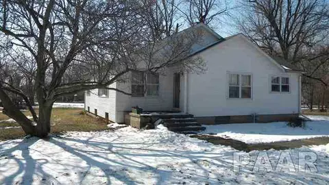 412 E 7th St, Delavan, IL 61734 photo 1