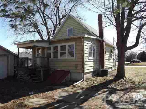 245 E Oak, Canton, IL 61520 photo 4