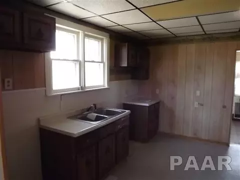 245 E Oak, Canton, IL 61520 photo 7