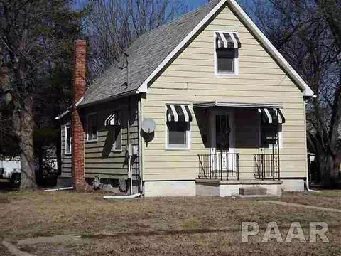 245 E Oak, Canton, IL 61520 photo 2