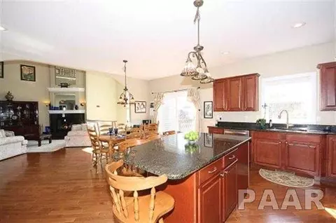 807 Stonebridge Dr, Metamora, IL 61548 photo 12