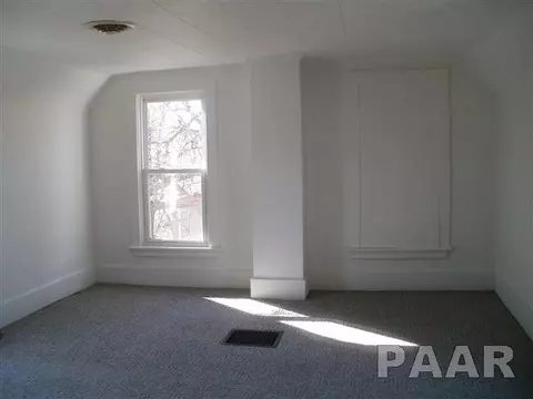 439 S 4th, Canton, IL 61520 photo 9