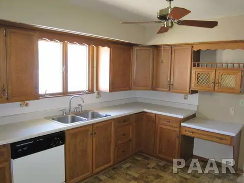600-602 Eilers Ct, Washington, IL 61571 photo 8