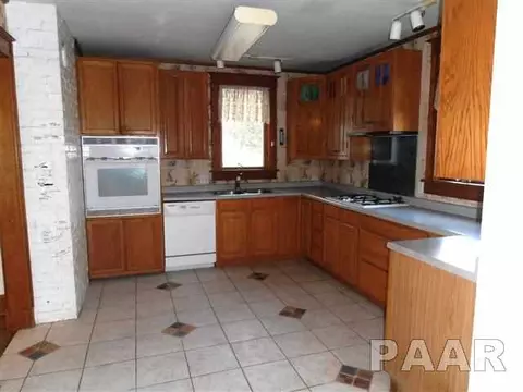 603 E 3rd, El Paso, IL 61738 photo 9