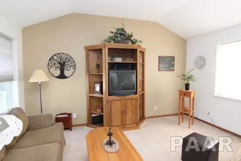 500 Parkview Dr, Washington, IL 61571 photo 3