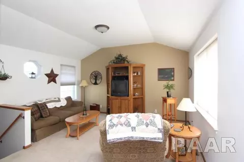 500 Parkview Dr, Washington, IL 61571 photo 4
