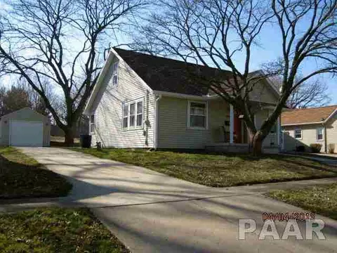 404 Callender, Eureka, IL 61530 photo 2