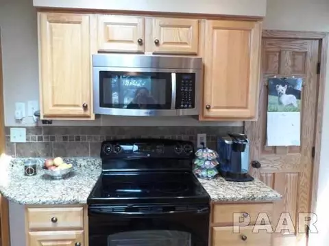 1204 Hampton, Washington, IL 61571 photo 13