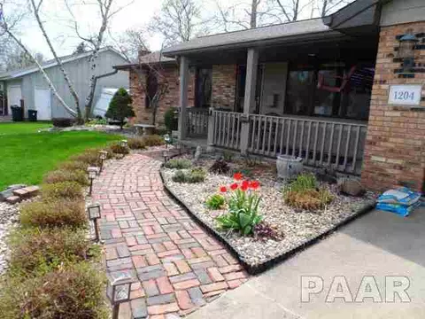 1204 Hampton, Washington, IL 61571 photo 2