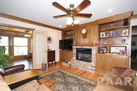 102 Pieper Cir, Delavan, IL 61734 photo 4
