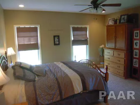 310 N Johnson, Oneida, IL 61467 photo 2