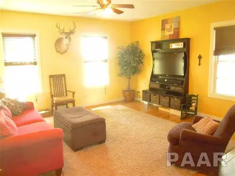 310 N Johnson, Oneida, IL 61467 photo 11