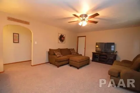 214 E Pine St, Metamora, IL 61548 photo 3