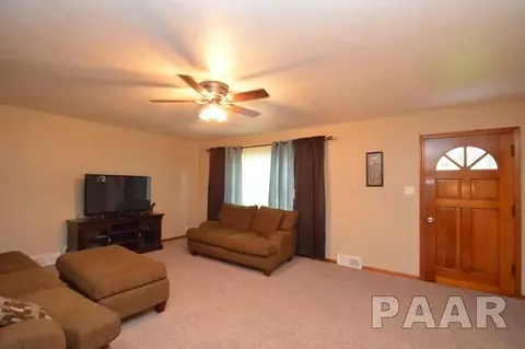 214 E Pine St, Metamora, IL 61548 photo 2