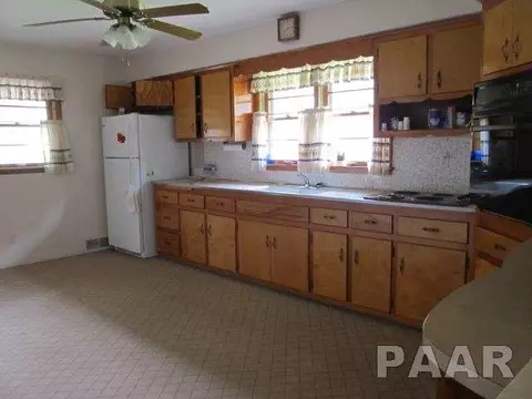 6 Don Ct, Pekin, IL 61554 photo 4