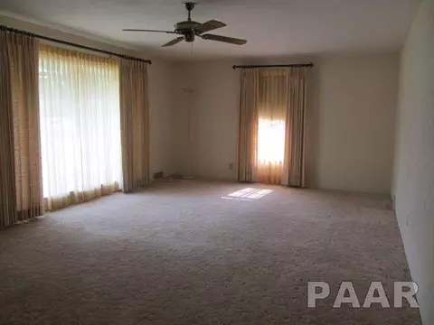 6 Don Ct, Pekin, IL 61554 photo 2