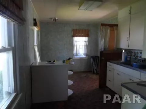 208 W Broad St, Roanoke, IL 61561 photo 7