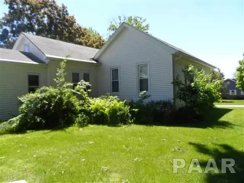 208 W Broad St, Roanoke, IL 61561 photo 3