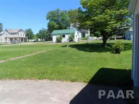 208 W Broad St, Roanoke, IL 61561 photo 16