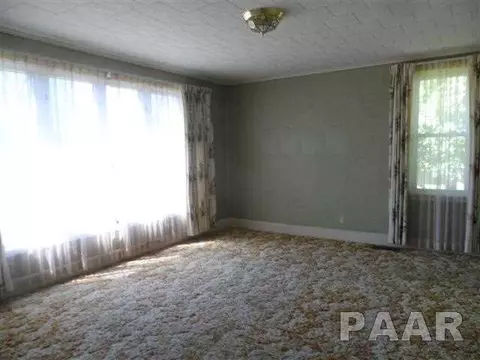 208 W Broad St, Roanoke, IL 61561 photo 5