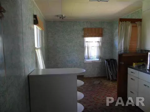 208 W Broad St, Roanoke, IL 61561 photo 8