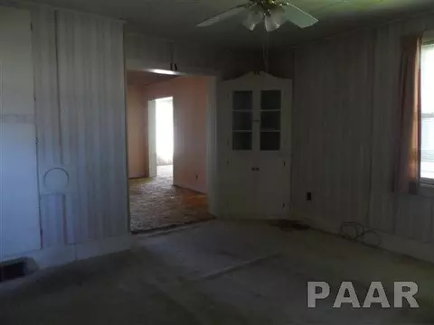 208 W Broad St, Roanoke, IL 61561 photo 6