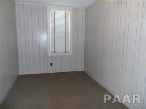 208 W Broad St, Roanoke, IL 61561 photo 9