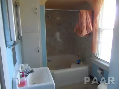 208 W Broad St, Roanoke, IL 61561 photo 12