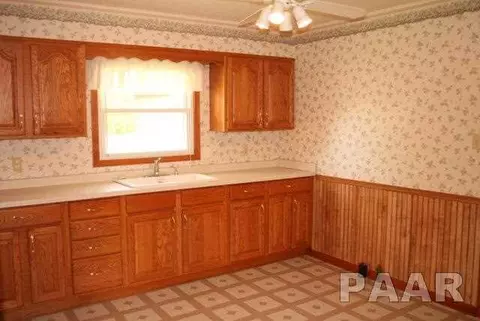 210 Oak St, Washburn, IL 61570 photo 5
