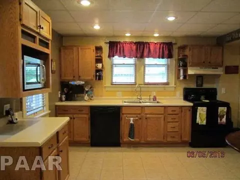 308 Eureka St, Eureka, IL 61530 photo 4