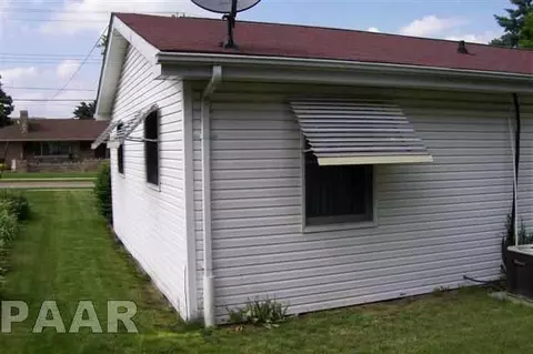 526 E Ash St, Canton, IL 61520 photo 3