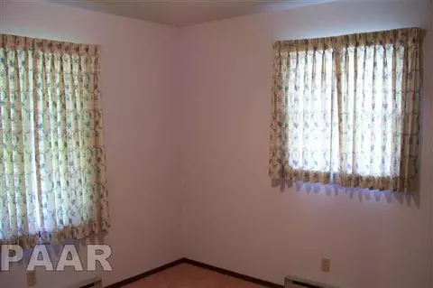 526 E Ash St, Canton, IL 61520 photo 24
