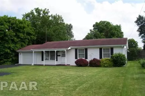 526 E Ash St, Canton, IL 61520 photo 1