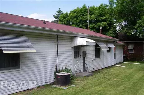 526 E Ash St, Canton, IL 61520 photo 2