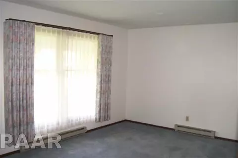 526 E Ash St, Canton, IL 61520 photo 15
