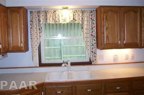 526 E Ash St, Canton, IL 61520 photo 13