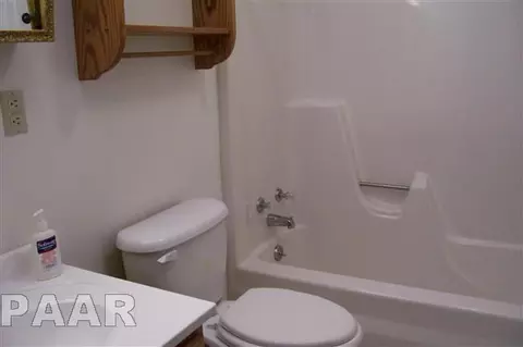 526 E Ash St, Canton, IL 61520 photo 26