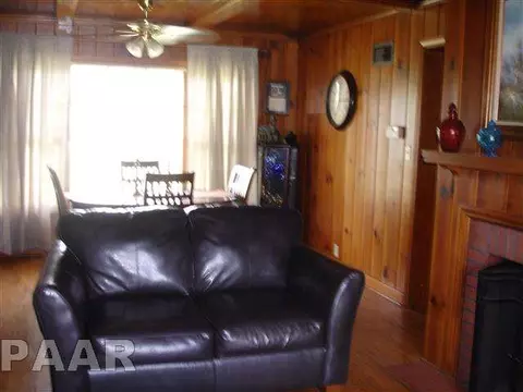 1520 E Chestnut, Canton, IL 61520 photo 4