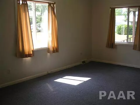 828 Elm, Canton, IL 61520 photo 4