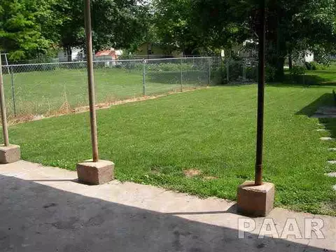 828 Elm, Canton, IL 61520 photo 24