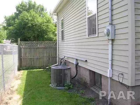 828 Elm, Canton, IL 61520 photo 2
