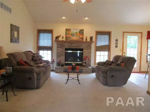 2108 Easter, Pekin, IL 61554 photo 2