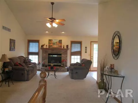 2108 Easter, Pekin, IL 61554 photo 4