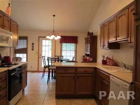 2108 Easter, Pekin, IL 61554 photo 8