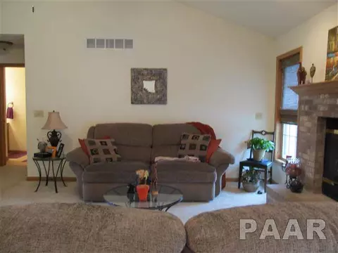 2108 Easter, Pekin, IL 61554 photo 3