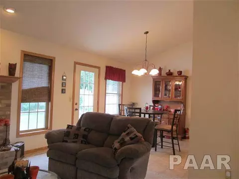 2108 Easter, Pekin, IL 61554 photo 5